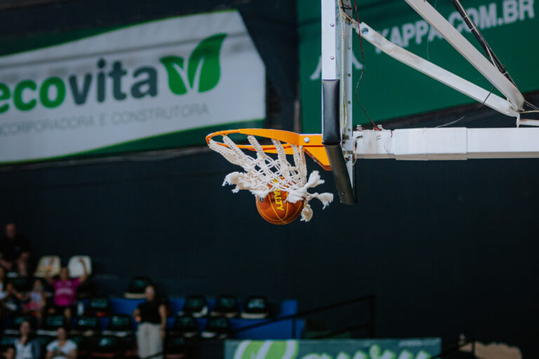 Bauru pode fechar série e avançar à semifinal contra Paulistano