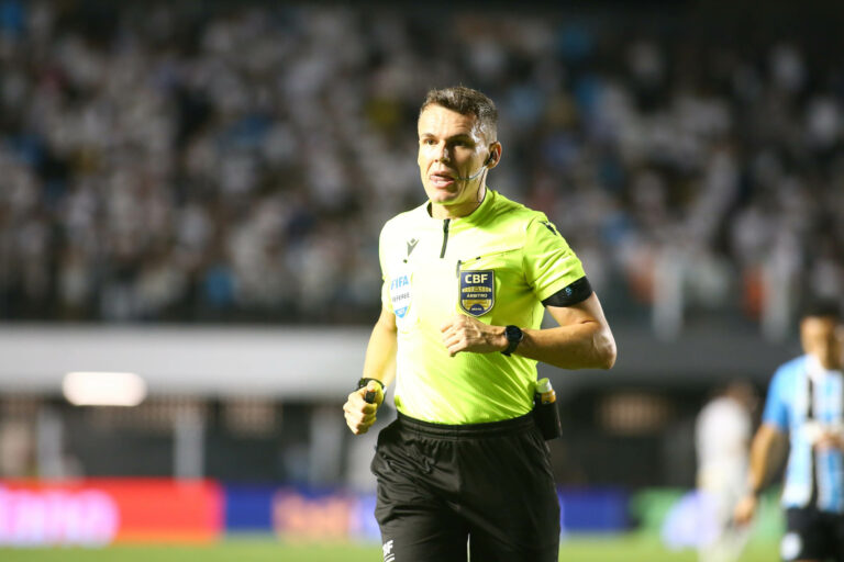 CSA tenta reverter 3 a 1 e derrubar Nacional-AM com VAR no Rei Pelé