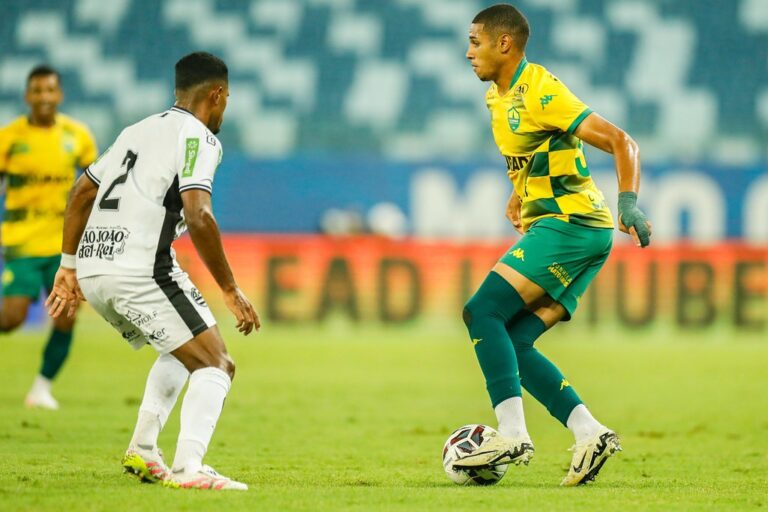 Cuiabá goleia Athletic e registra primeira vitória folgada com Eduardo Barros