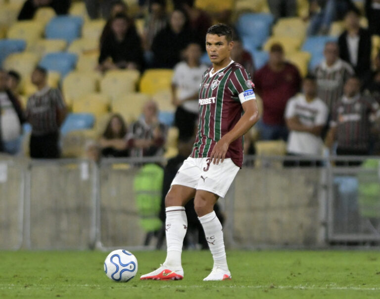 Fluminense preserva Thiago Silva por dores no joelho e foco na Libertadores