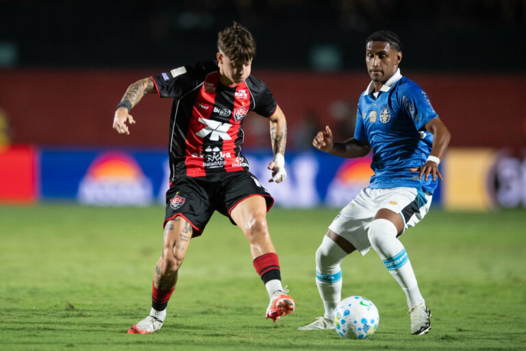 Grêmio perde no Barradão e continua a três pontos do Z-4