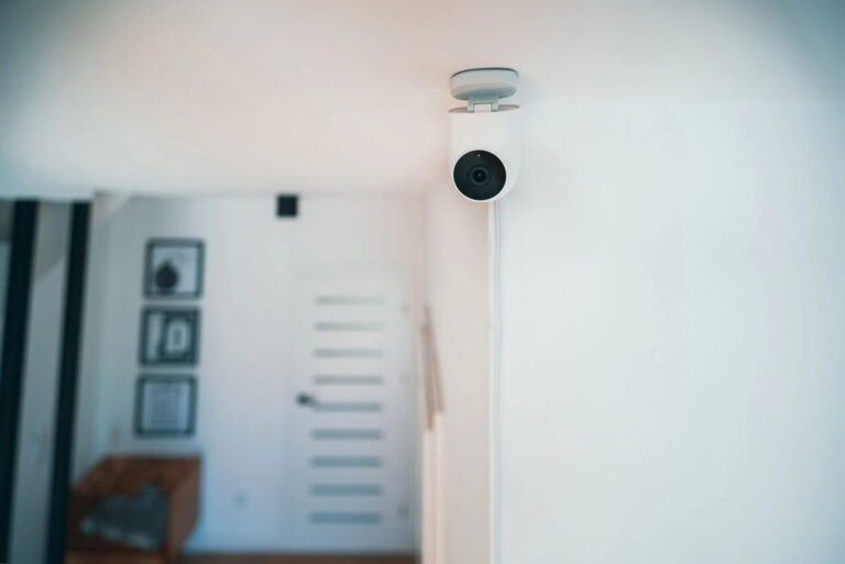 Hackers invadem câmeras Wi‑Fi: como proteger sua casa