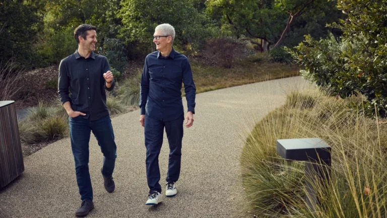 John Ternus assume comando da Apple após saída de Tim Cook