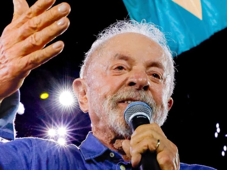Lula prioriza entrevista no Flow e desmarca debate da Globo