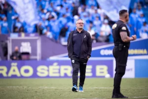 Micale pede reação após derrota do Londrina por 2 a 1