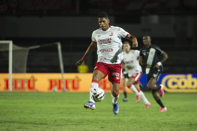 Náutico tenta encerrar jejum fora de casa diante do América-MG