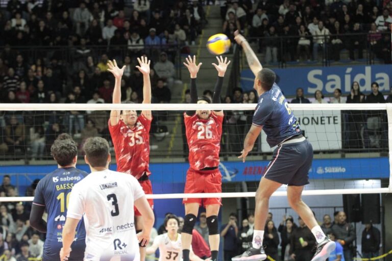 Suzano Vôlei derrota Japão B por 3 a 1 diante de 6 mil torcedores