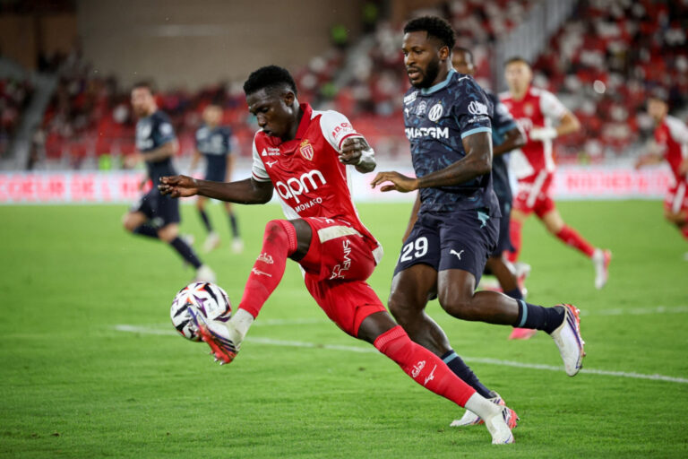 Três negociações fracassam e Monaco mantém Lamine Camara