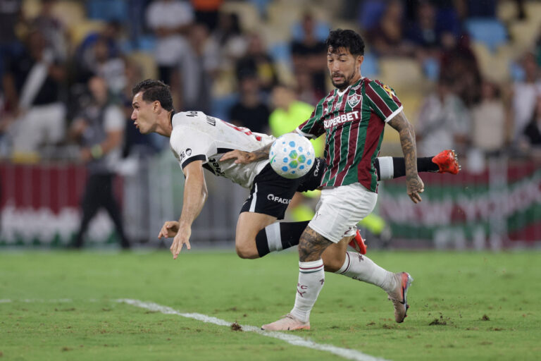 Vasco domina, erra chances e perde por 1 a 0 para o Fluminense