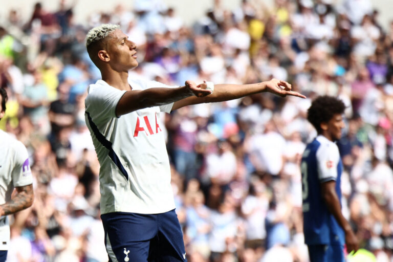 Vasco prepara oferta de compra por Richarlison e acelera negociações