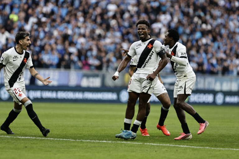 Vasco vira sobre o Grêmio em Porto Alegre e encerra jejum de 20 anos