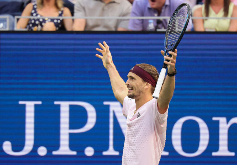 Zverev vence Khachanov e vai à final do US Open com Ronaldo nas tribunas