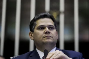 Alcolumbre trava promulgação da PEC que beneficia agentes de saúde