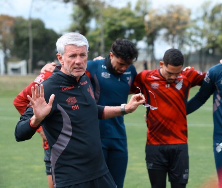 Athletico volta a sofrer e expõe fragilidade defensiva contra o Palmeiras