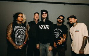 Aurora Rules lança 'Você e o Tempo' e estreia nova fase sonora