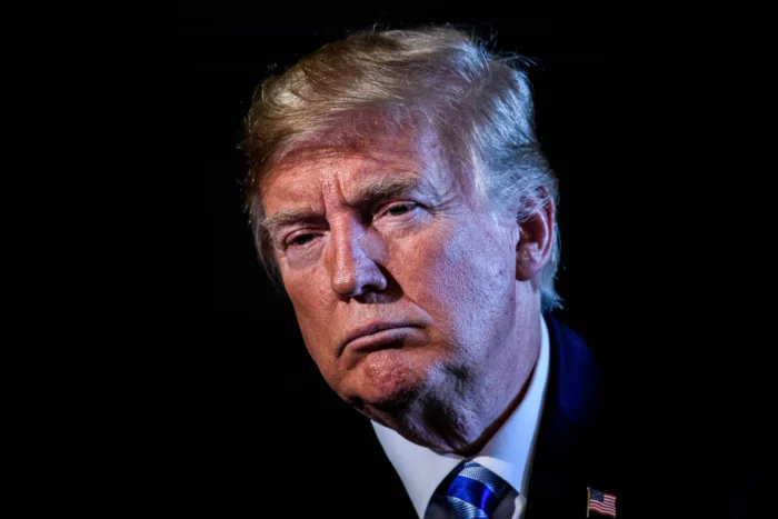 Avaliação de Trump despenca a 31%; democratas ampliam vantagem no Congresso