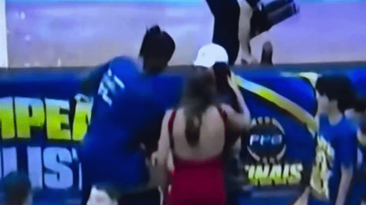 Briga na quadra após título do Mogi; troféu do MVP quebrado