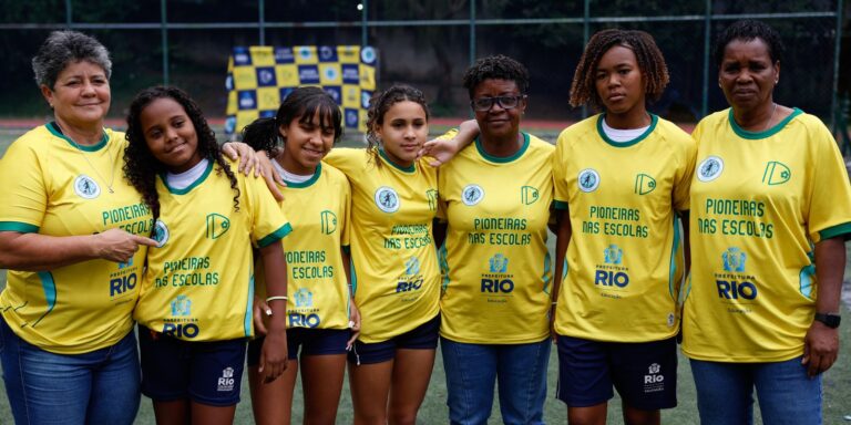 Caju, Fia e Pelezinha motivam alunas em evento do Pioneiras nas Escolas