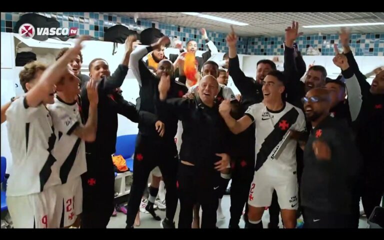 Casaca retorna e empolga Vasco; torcida canta até na Bombonera