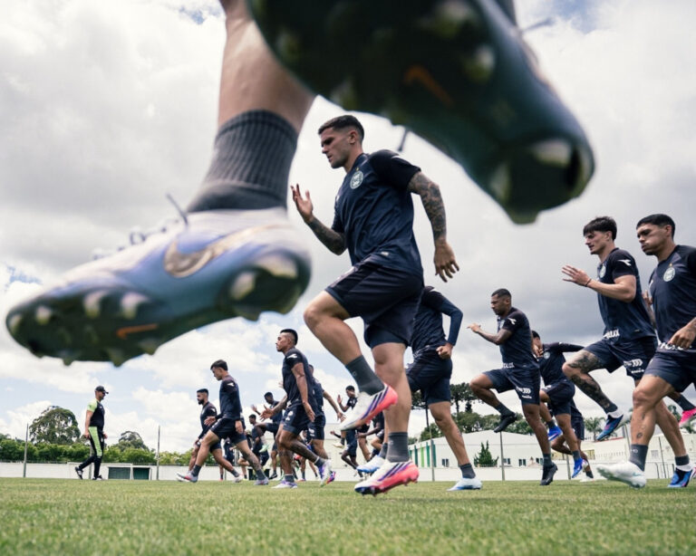 Coritiba busca reação contra Grêmio e Vitória para afastar risco de queda