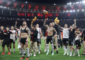 Estudiantes enfrenta Palmeiras por vaga argentina no Mundial de Clubes