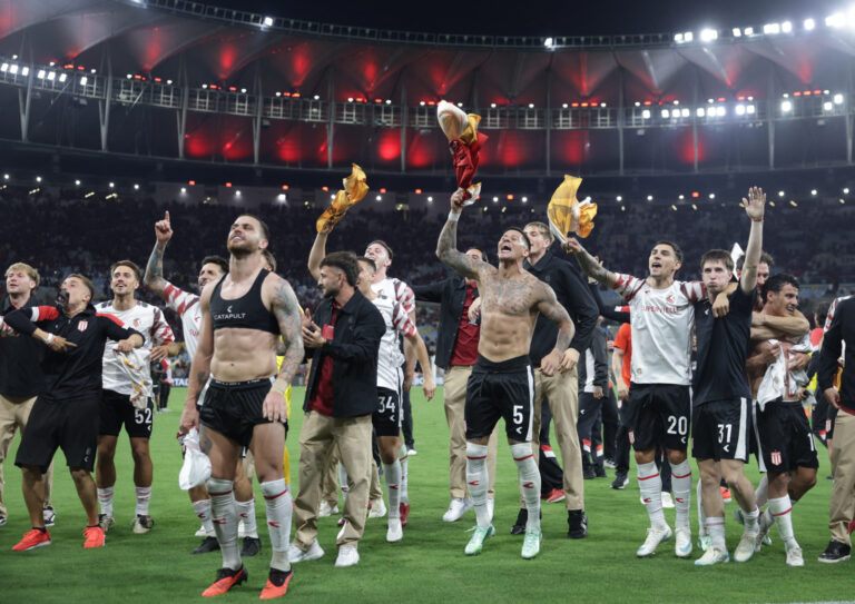 Estudiantes enfrenta Palmeiras por vaga argentina no Mundial de Clubes