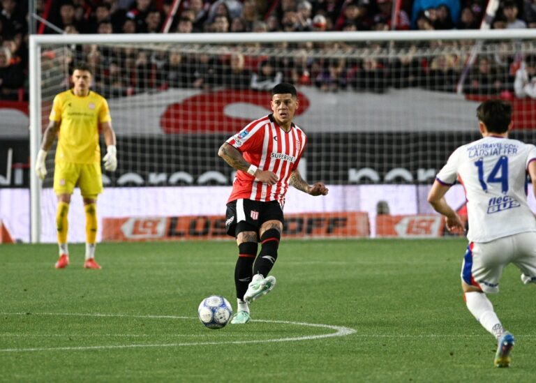 Estudiantes poupa titulares e perde para San Lorenzo antes do duelo com Flamengo
