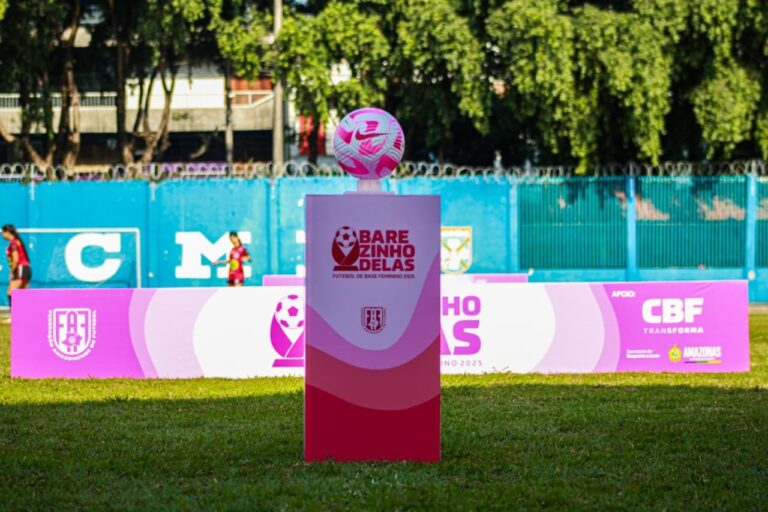 Festival de futebol feminino integra 22 pacientes ao Outubro Rosa em Manaus