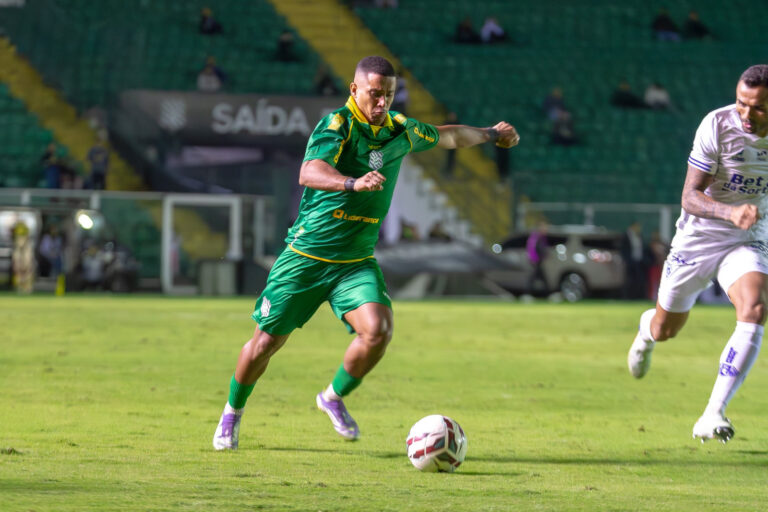 Figueirense acerta saída de Zé Carlos para o ASA-AL