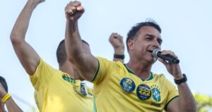 Flávio Bolsonaro é questionado por defesa de policial no caso Ana Clara