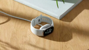 Google lança Fitbit Edge com GPS, OLED e até 7 dias de bateria