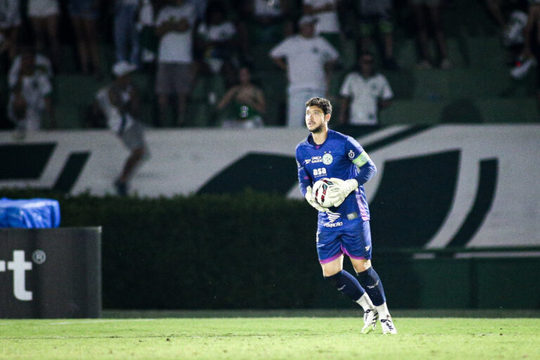Guarani empresta titulares e mantém técnico Louzer fora do clube