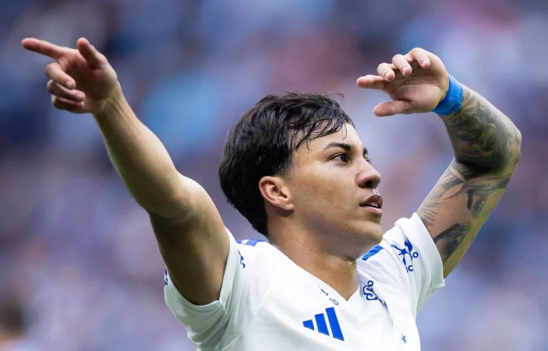 Kaio Jorge faz hat-trick e Cruzeiro vira sobre o Grêmio