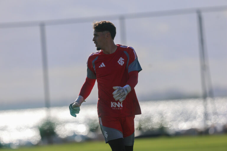 Kauan Jesus estreia pelo Inter e impressiona após entrada por expulsão