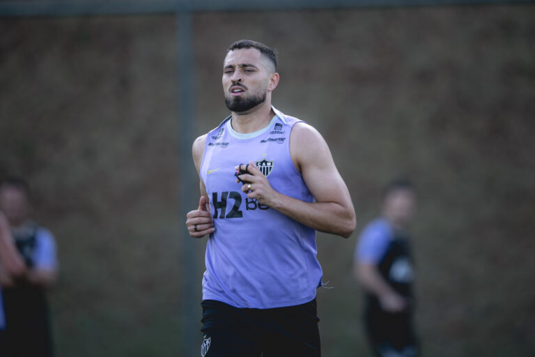 Lesão atrasa estreia de Léo Duarte no Atlético-MG