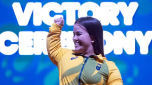 Mariana D'Andrea quebra recorde e conquista ouro nos 73kg
