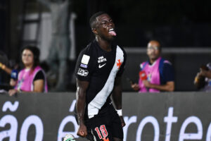 Marino vira o jogo: marca dois em dois minutos e dá vitória ao Vasco