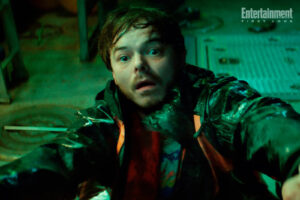 Netflix revela clipe de Profundezas e mostra Charlie Heaton em perigo