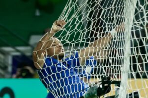 Palmeiras reduz vantagem do Flamengo ao vencer o Bahia por 1 a 0