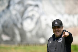 Ponte Preta avança em renovação de Gilson Kleina até 2027