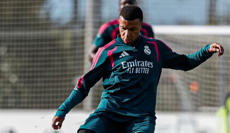 Real Madrid repreende Mbappé por festas e passeios na recuperação