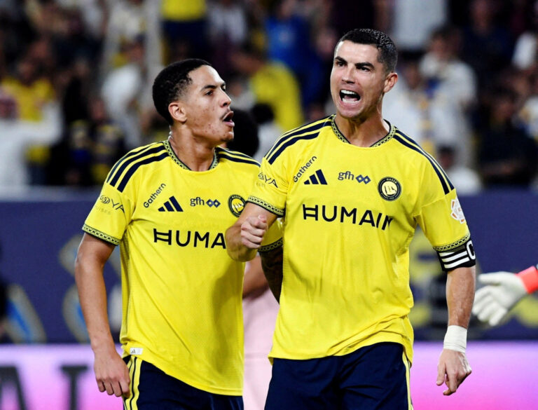 Ronaldo marca hat-trick e alcança 985 gols na vitória do Al-Nassr