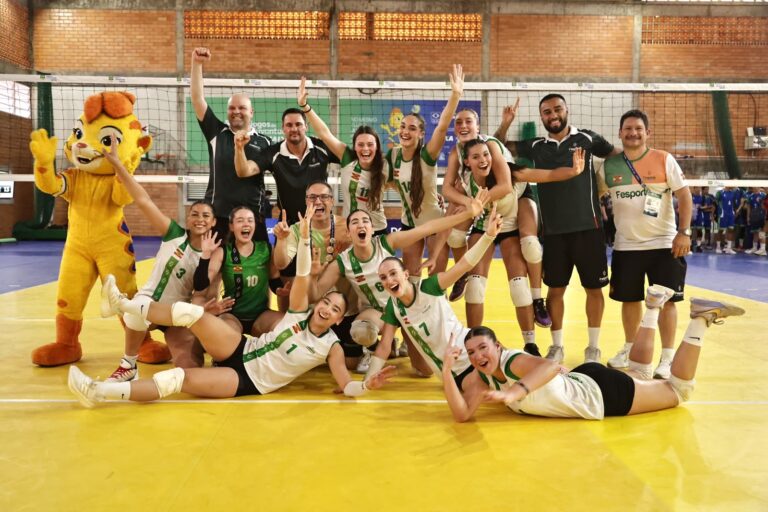Santa Catarina fatura ouros no vôlei feminino e masculino