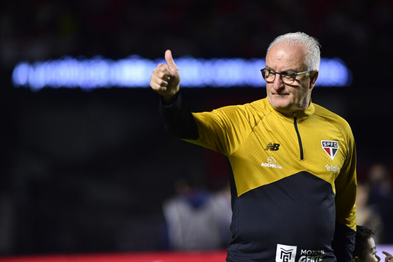 São Paulo reage e vence Vasco por 1 a 0; Dorival celebra recuperação