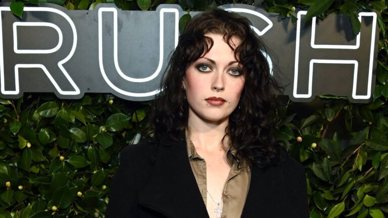 Violet Grohl confirma show no Lollapalooza Brasil 2027