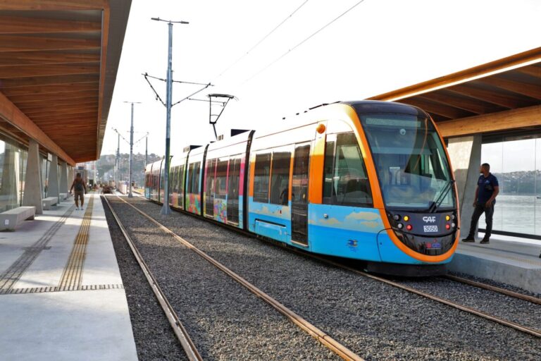 VLT de Salvador recebe prêmio como Melhor Obra Ferroviária de 2026